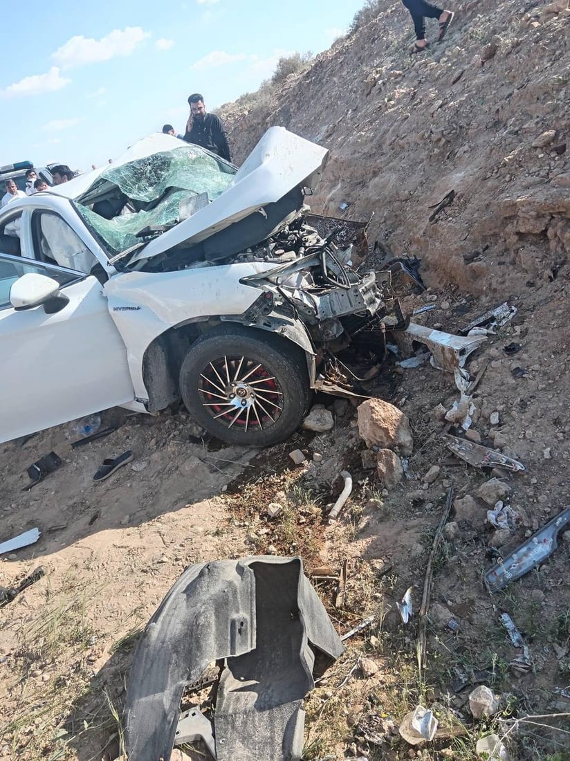 مصرع 4 أشخاص بحادث تصادم عنيف “كصة بكصة” بين سيارتين كاميري في الأنبار (صور)