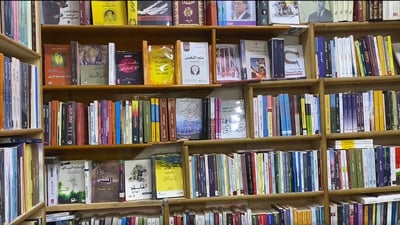 كتب حراك تشرين وتاريخ الحكومات الأكثر مبيعاً في مكتبات الناصرية (فيديو)