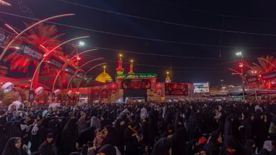 صور من العتبة العباسية.. آلاف الزائرين يتوافدون لإحياء ليلة الجمعة