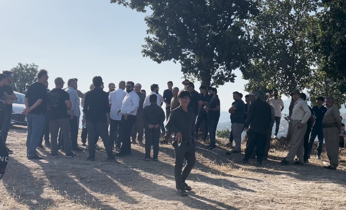 دانیشتووانی گوندێک لە نزیک سۆران گردبوونەوە