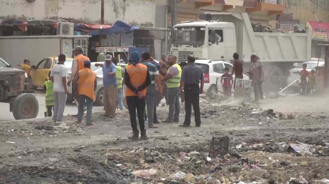 صور من الحلة.. “أسبوع نفايات” في شارع نادر ينتهي بجهود المتطوعين وآلياتهم