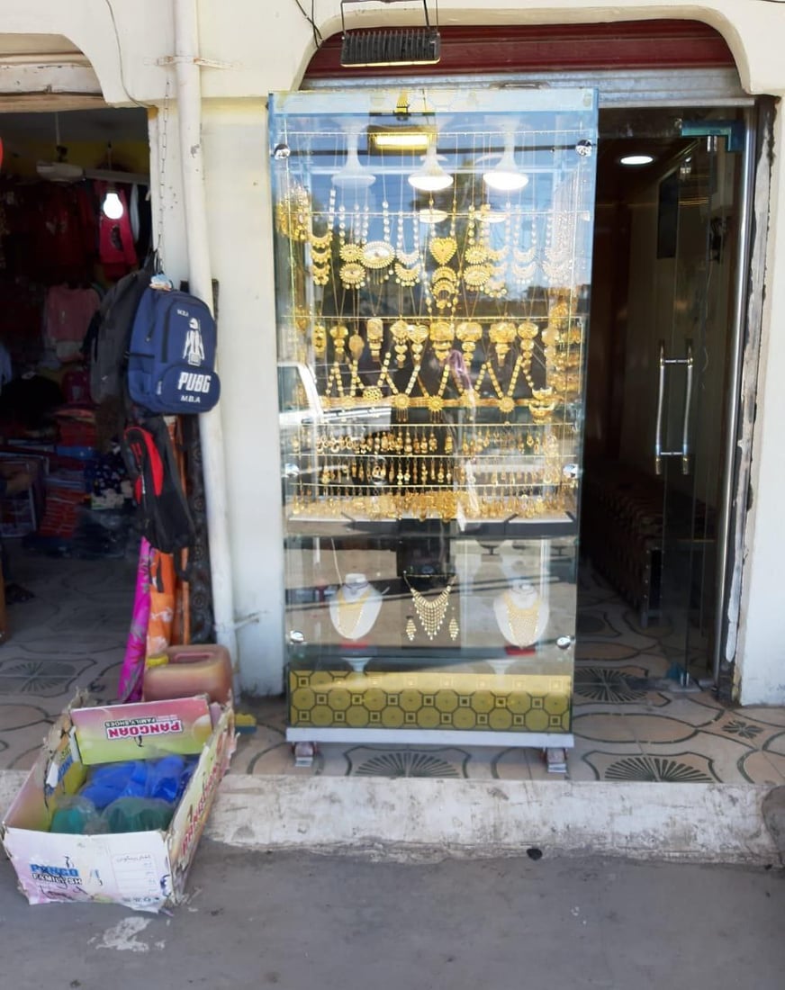 دين وأقساط.. سوق ربيعة يتكيّف مع ضعف القدرة الشرائية لسكان المدينة البعيدة
