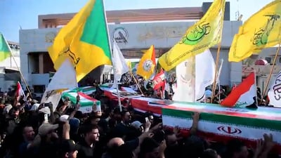 “الموت لأميركا”.. هتافات غاضبة خلال تشييع مقاتلي الحشد الشعبي في بغداد
