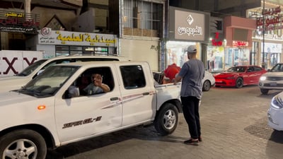 بعد رصد 964.. بلدية النجف ترفع تجاوزات شارع الروان (فيديو)