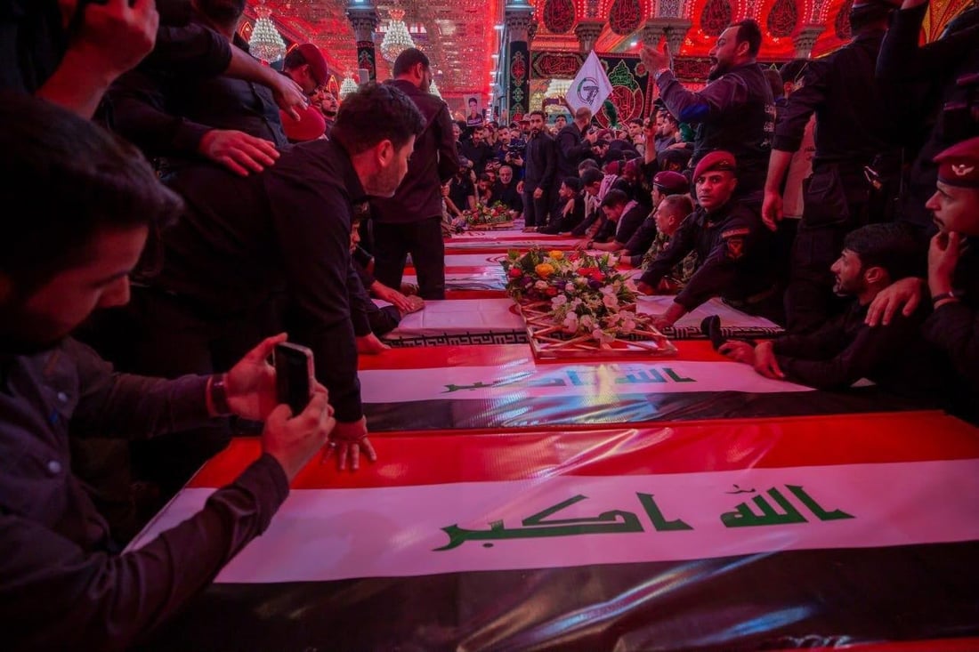 صور: ممثل المرجع السيستاني يصلي على ضحايا الحشد الشعبي