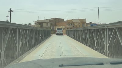 الممر الحديدي البديل “ضيق جدا”.. توقف العمل بجسر الدغارة يصيب التجار بالشلل