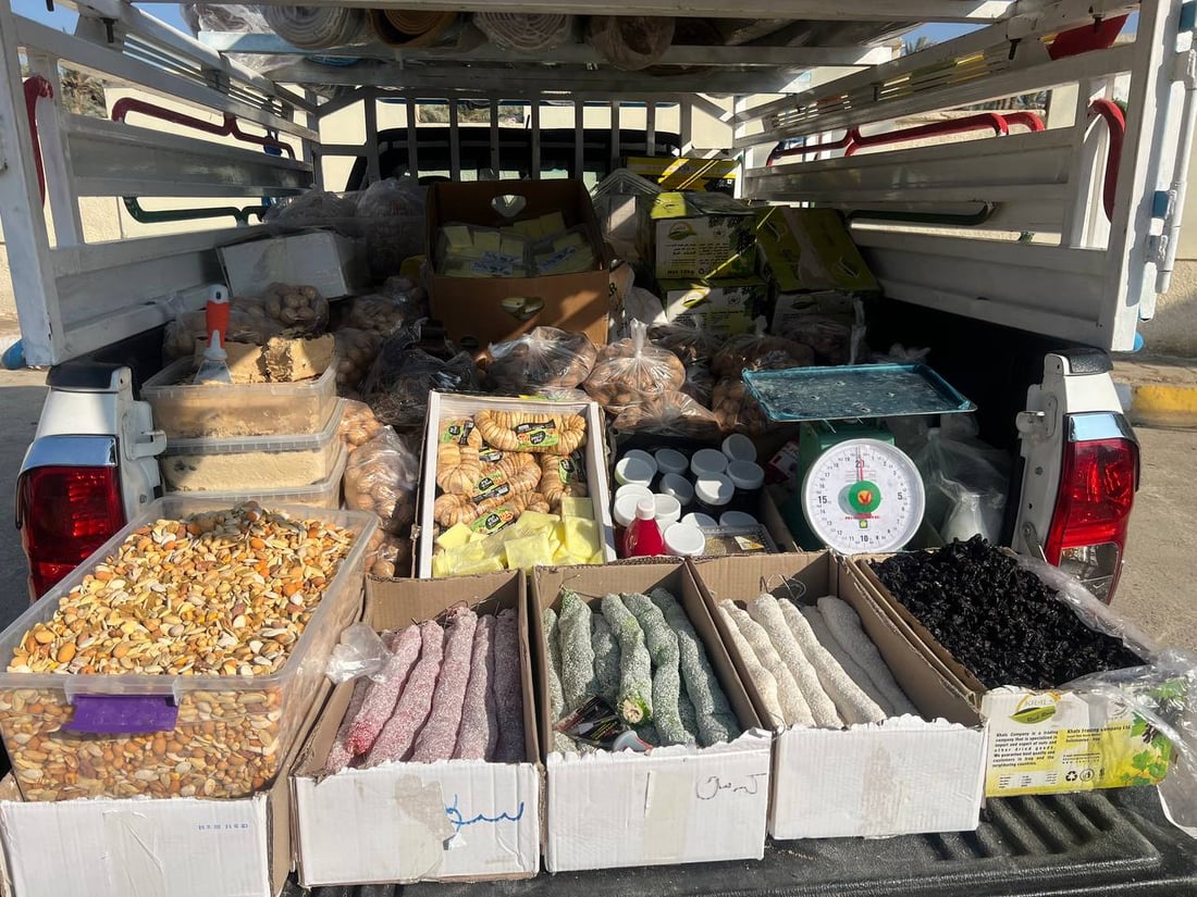 صور: باعة كرد من أربيل في الأنبار.. ينادون بالجوز وقمر الدين