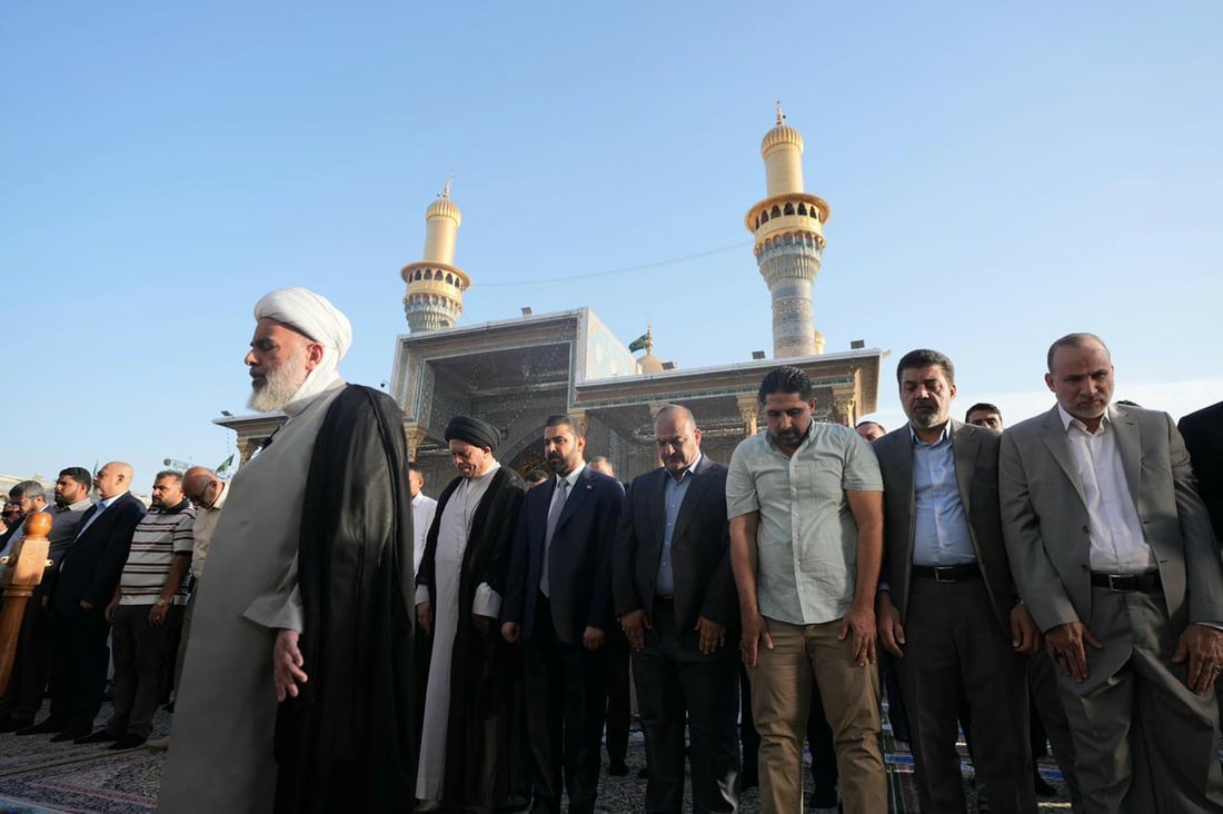 صور: رئيس الوزراء يؤدي صلاة عيد الأضحى في الصحن الكاظمي ببغداد