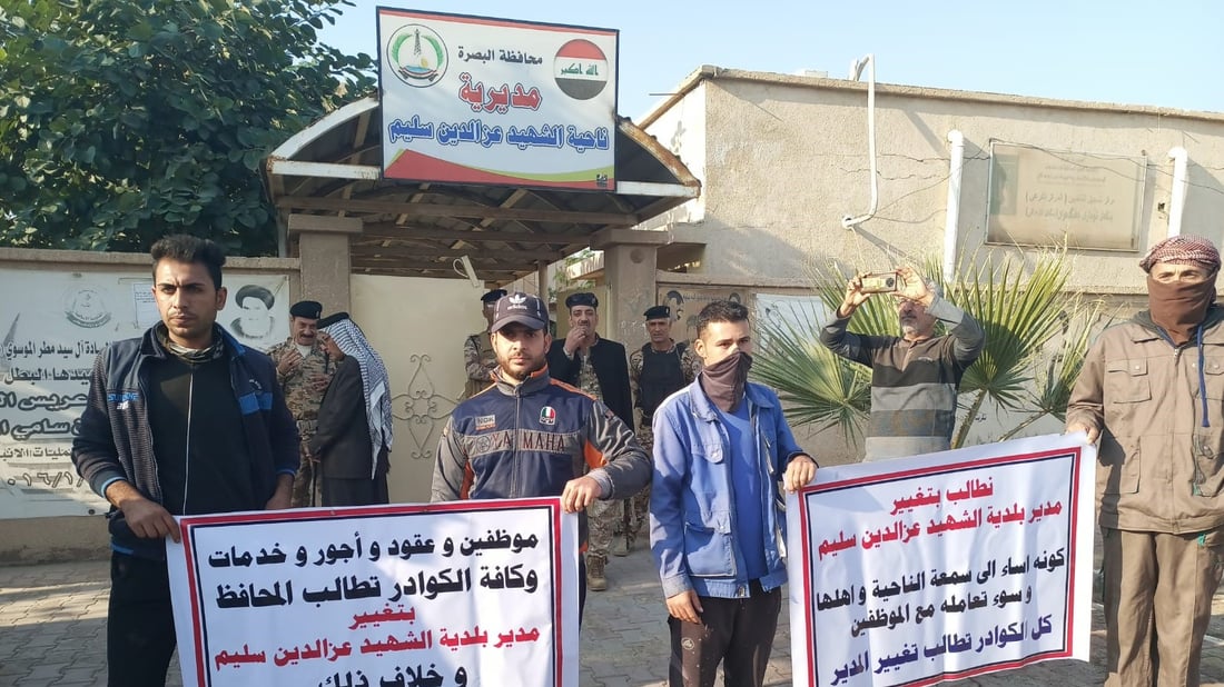 الاحتجاج ضد مدير بلدية الهوير متواصل.. ومطالبات بتدخل العيداني (صور)