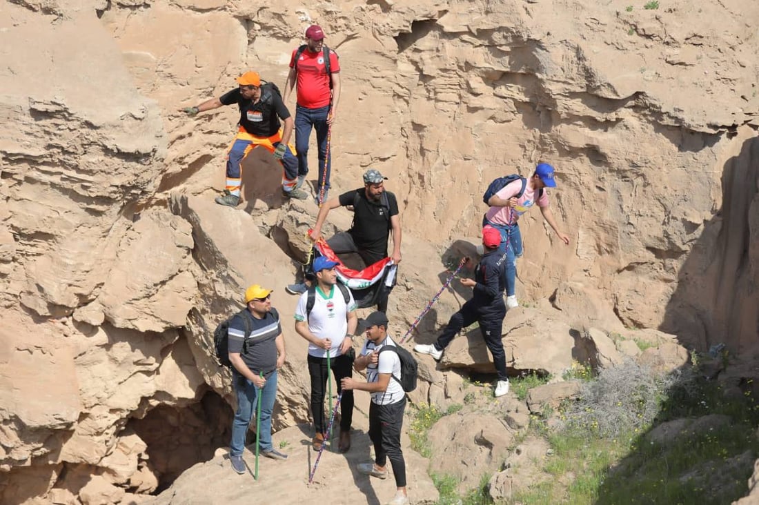 صور: مرتفعات صخرية وعرة في ميسان تشجع المغامرين على اكتشاف عيون الماء