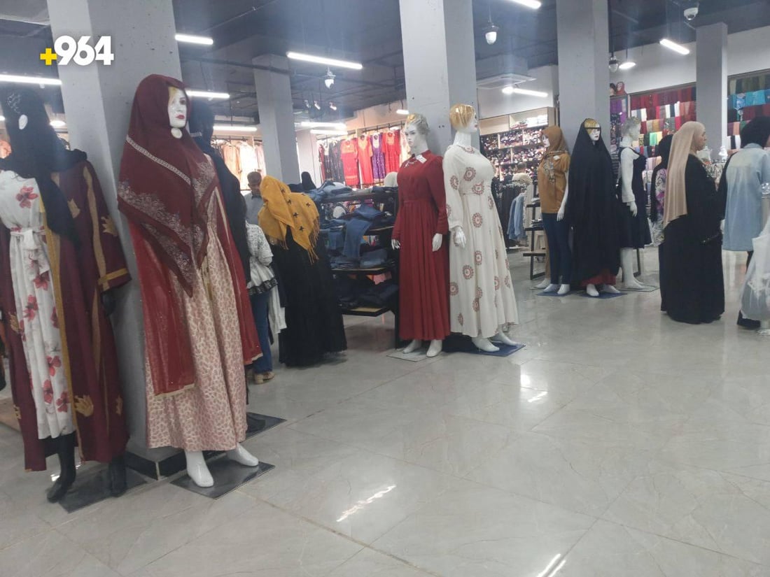 صور: طالبات الأنبار يطلبن ملابس فضفاضة وتشكيلة أسود أبيض استعدادا للعام الدراسي