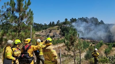 ئاگرێك لە ئیسپانیا بە هەزاران كەس ناچار دەكات ماڵ و حاڵی خۆیان بەجێبهێڵن