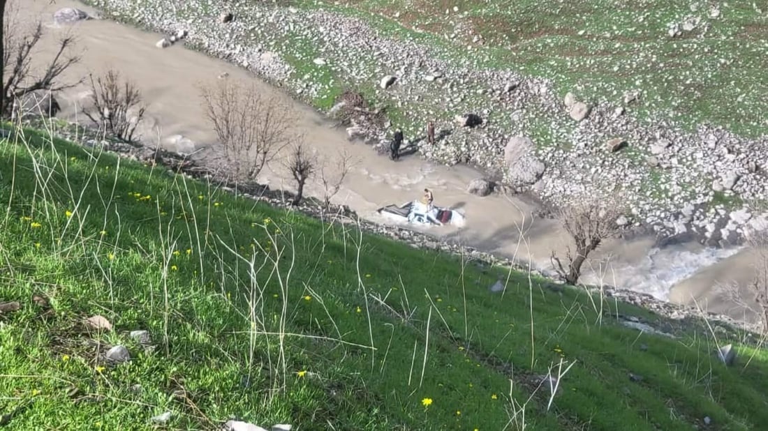 ئۆتۆمبێلێک کەوتەناو رووبارەوە؛ کەسێک برینداربووە و یەکێکی دیکەش بێ سۆراغە