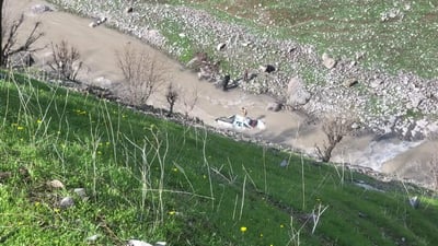 ئۆتۆمبێلێک کەوتەناو رووبارەوە؛ کەسێک برینداربووە و یەکێکی دیکەش بێ سۆراغە