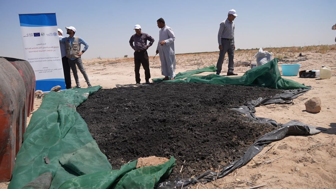صور: خبراء البصرة أنتجوا سماد الفحم النباتي بعد حرق مخلفات البساتين