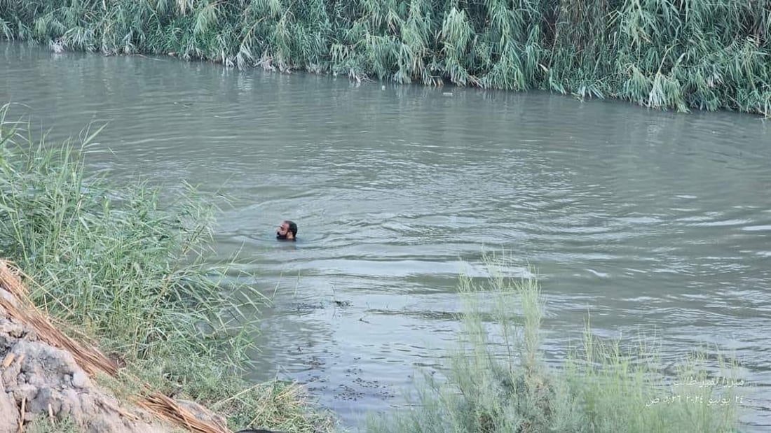 صور: غواصو سرايا السلام ينتشلون جثة طفل من نهر الديوانية