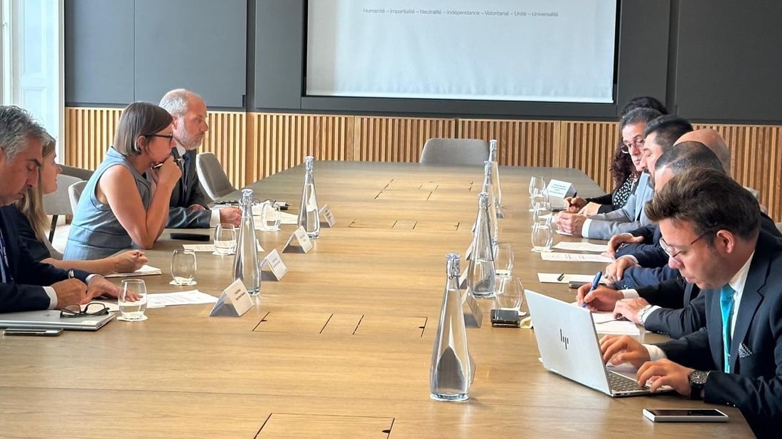 العدل تبحث مع الصليب الأحمر ملف الأطفال الأجانب المصاحبين لأمهاتهم في سجون العراق