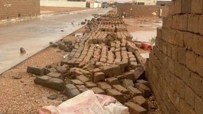 فيديو قبل قليل: أهالي النخيب يصرخون “سبحان الله”.. هلع من عاصفة مطرية اقتلعت كل شيء