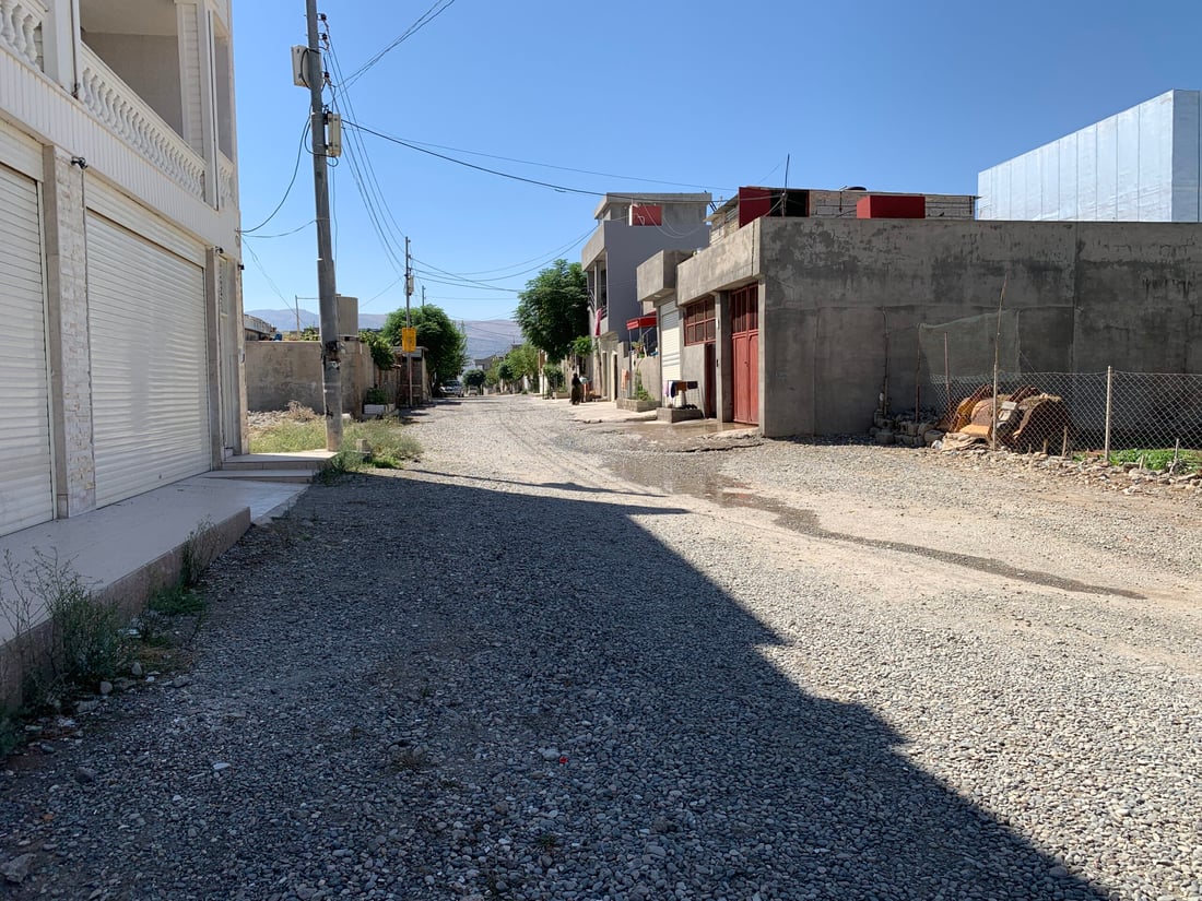 بەشێک لە شەقامی گەڕەکەکانی قەڵادزێ خۆڵن و هاوڵاتیانی بێزار کردووە