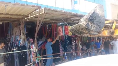 شاهد: الأصفر العملاق يقتحم بسطات سوق الشيوخ.. لا تهاون مع التجاوزات