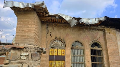 ئەو خانووە دێرینەى بڕیاربوو ببێت بە بەشێک لە بنیاتنانەوەى شار، ئاگرى گرت و رووخان