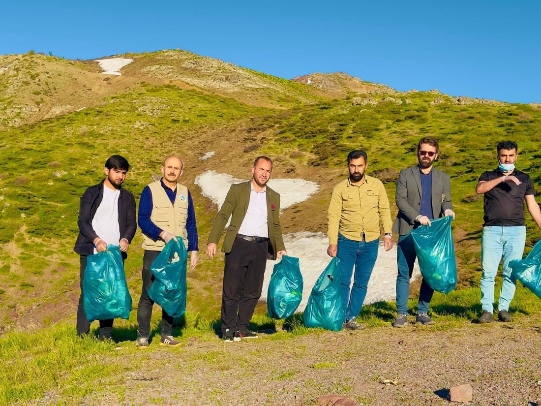 ژینگه‌دۆستان چیای گۆشینەى برادۆستیان پاككرده‌وه‌