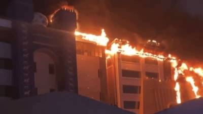 مشاهد من الحريق الهائل في كلية التراث وسط بغداد (فيديو)