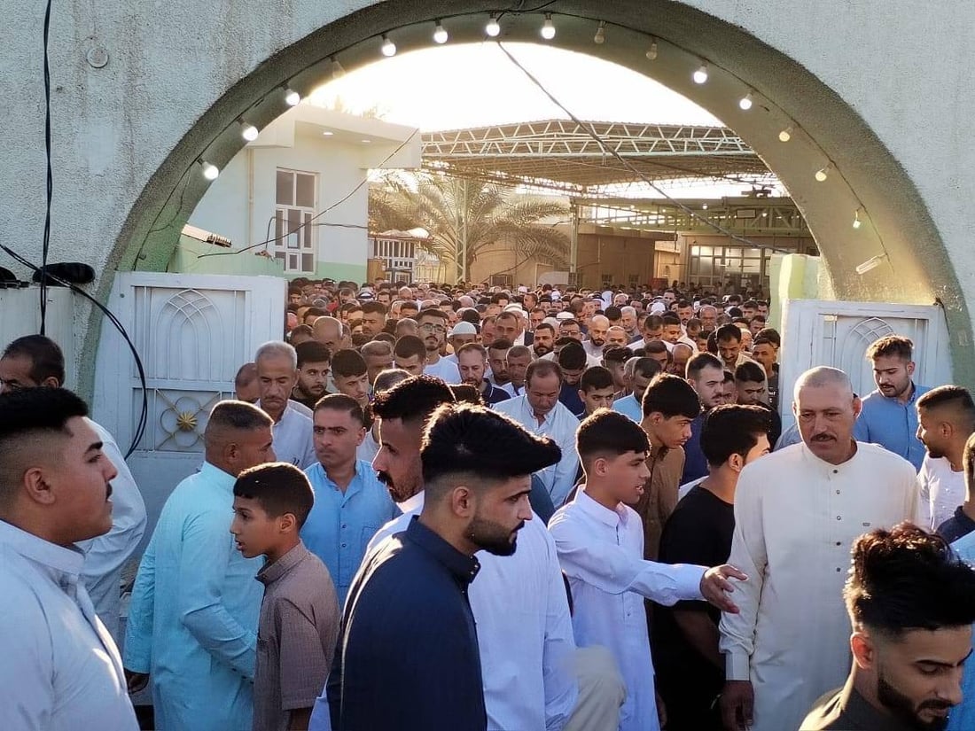صور: جامعا السادة والشافعي في بعقوبة لم يسعا الحضور في صلاة العيد
