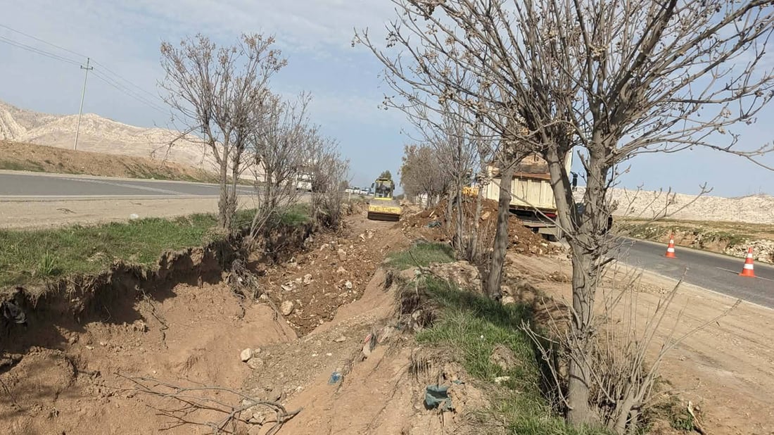 چارەسەری دەیان داری رێگای تەکیە بۆ چەمچەماڵ دەکرێت کە بەهۆی لافاوەکەوە مەترسیان لەسەربوو