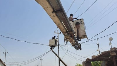 صور: 1000 عمود و36 محولة جديدة لدعم كهرباء الزبير