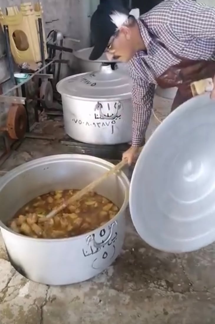 يا سيدات تلعفر لا تدخلن المطبخ بعد اليوم.. أبو عباس يتكفل بولائم المناسبات (صور)