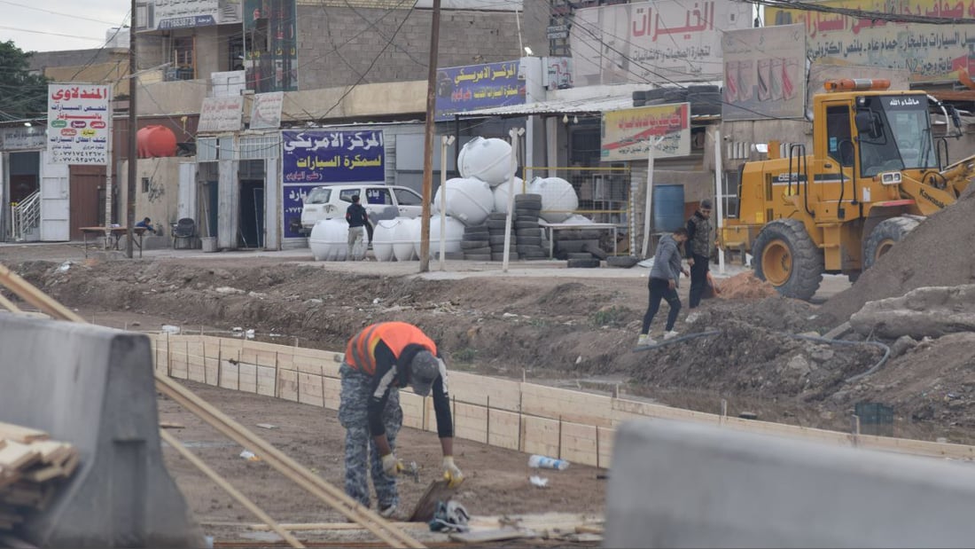 صور: “شارع البطل” في الزعفرانية يحظى باهتمام السوداني.. العمل بدأ في مجسر مهم