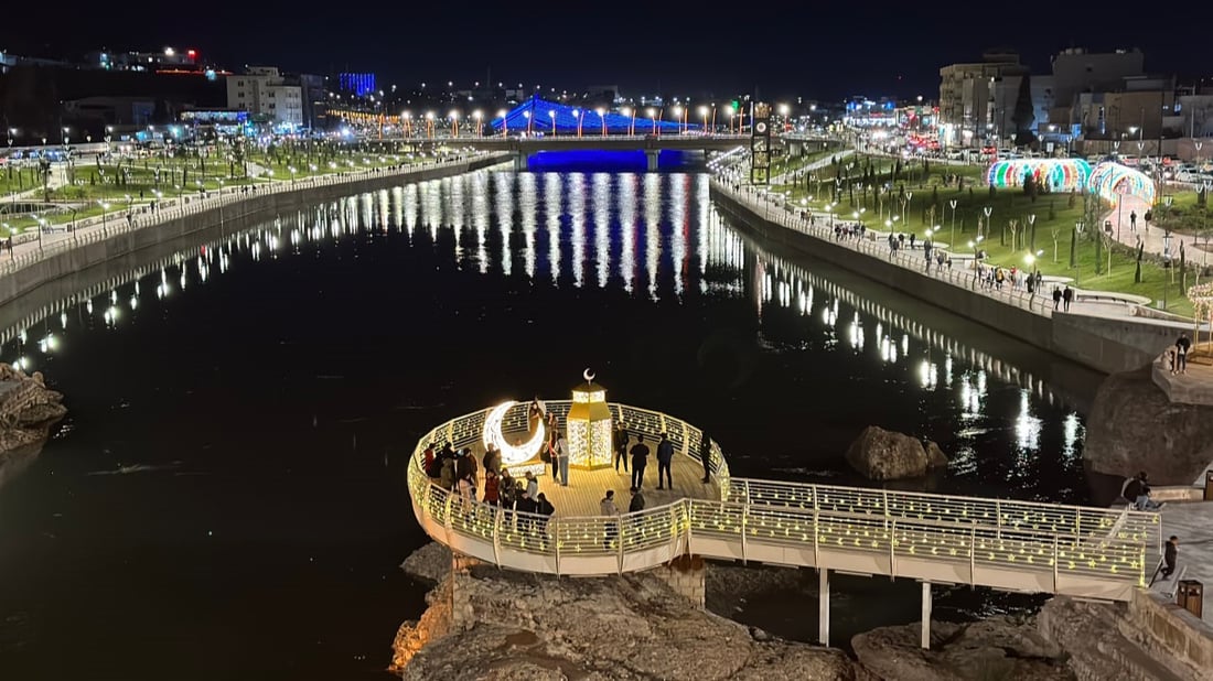 صور من ليالي رمضان الساحرة على ضفة الخابور في زاخو.. العوائل تتنزه قبل السحور