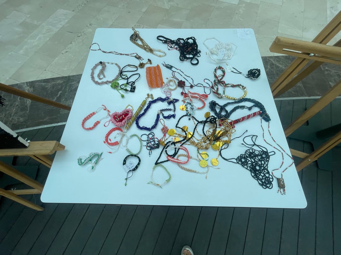 دهوك تدرب السجينات على الحاسوب والتجميل وتسوق لوحاتهن في المولات  (صور)