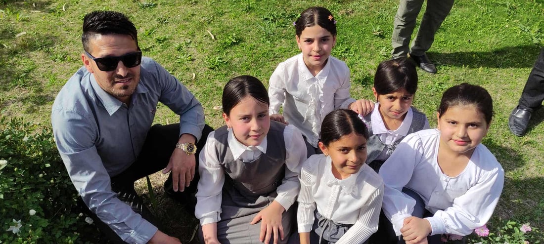 رۆزا نۆ نەمام بۆ نۆ ساڵەی تەمەنی دەڕوێنێت