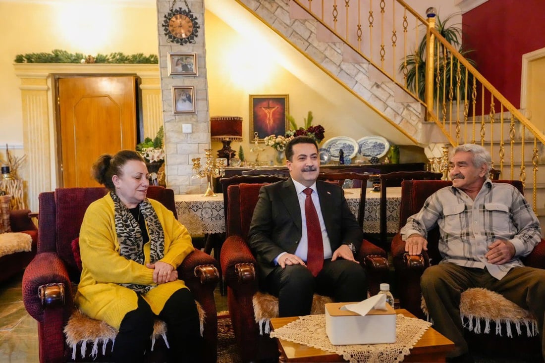 صور: السوداني يشارك عائلة مسيحية الاحتفال في منزلهم ببغداد » +964