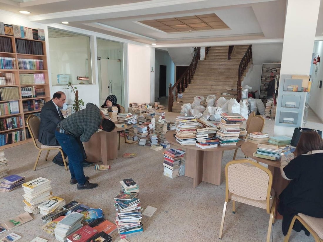 صور.. مدير مكتبات دهوك يتفاجأ بصفقة رابحة غير متوقعة: 8 آلاف كتاب بالصدفة
