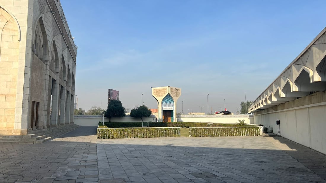 قبة التحفة البغدادية تحت الصيانة للمرة الثانية.. صور خاصة من جامع “بيت بنية”