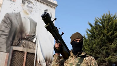 حماس تبارك للشعب السوري وتصف نظام الأسد بـ “الظالم والمستبد”