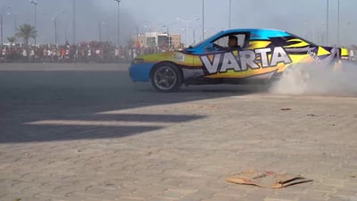 فيديو: التفحيط على أشده في المدينة الرياضية بالبصرة والجمهور هو الحكم