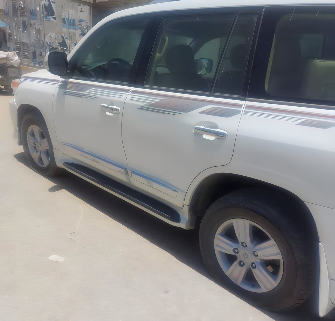 صور: عفج تقلع المطبات الشوكية.. تمزق حتى إطارات الاتجاه الصحيح!