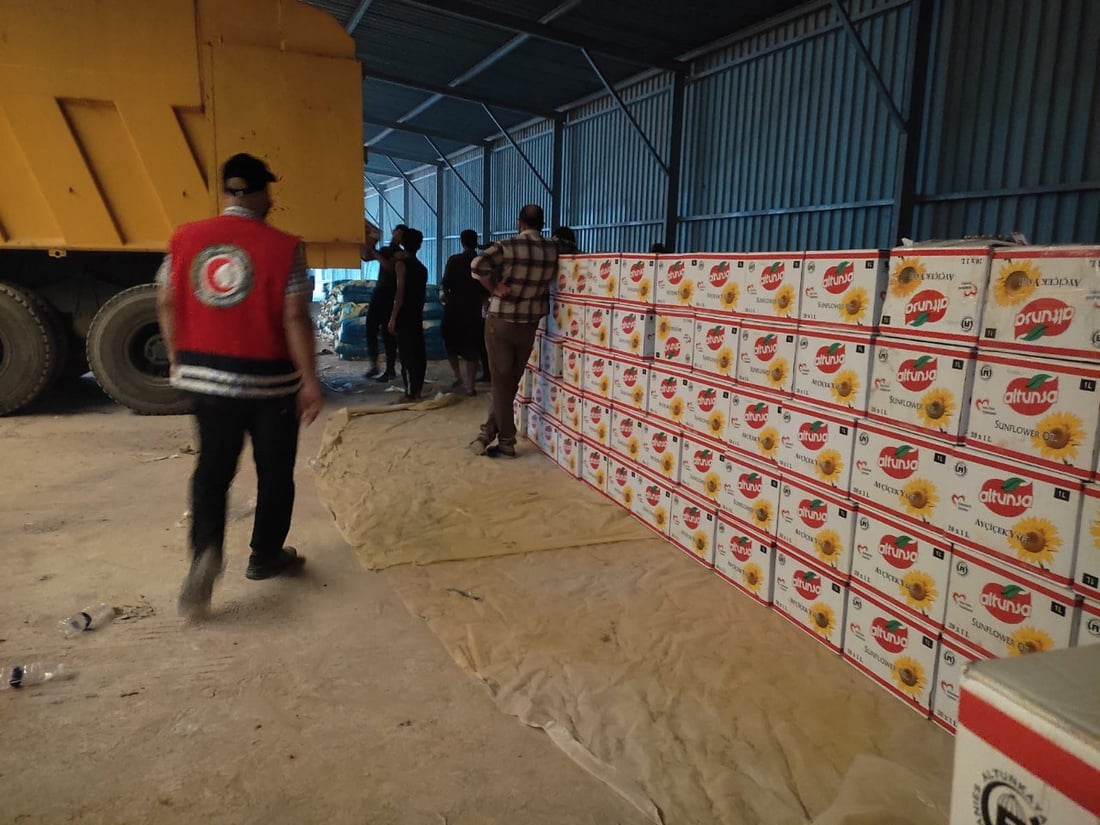 300 طن أغذية و40 أدوية.. الهلال الأحمر العراقي يجهز شحنة مساعدات إلى غزة (صور)