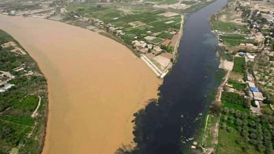 Pollution and floodwater blacken Diyala River, prompting emergency water deliveries