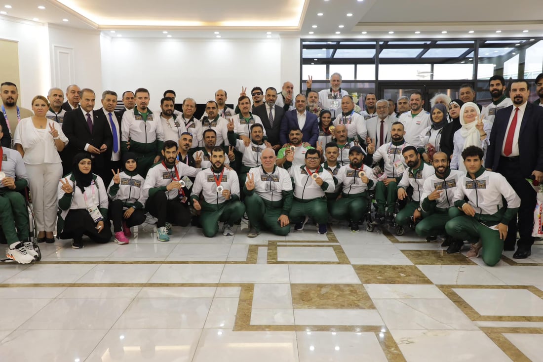 صور: الوزير يستقبل البطلة نجلة عماد والوفد العراقي في مطار بغداد