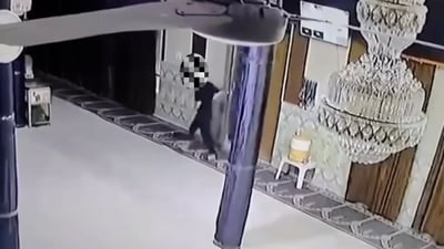 اعتقال سارق صندوق التبرعات من داخل الجامع في قلعة صالح (فيديو)