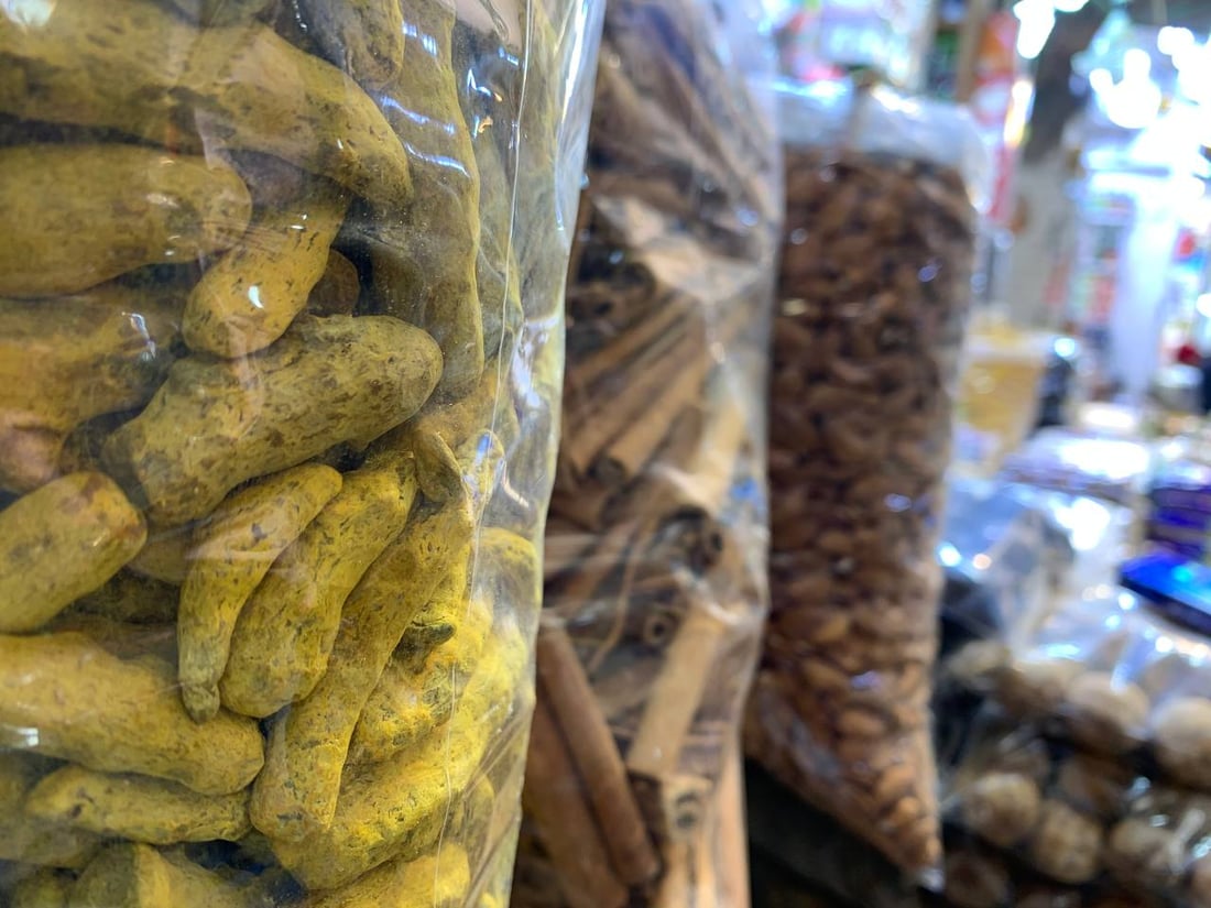 تجار الشورجة في حقول مومباي: مساحة الهند الشاسعة تُنوّع خلطات الكاري العراقية