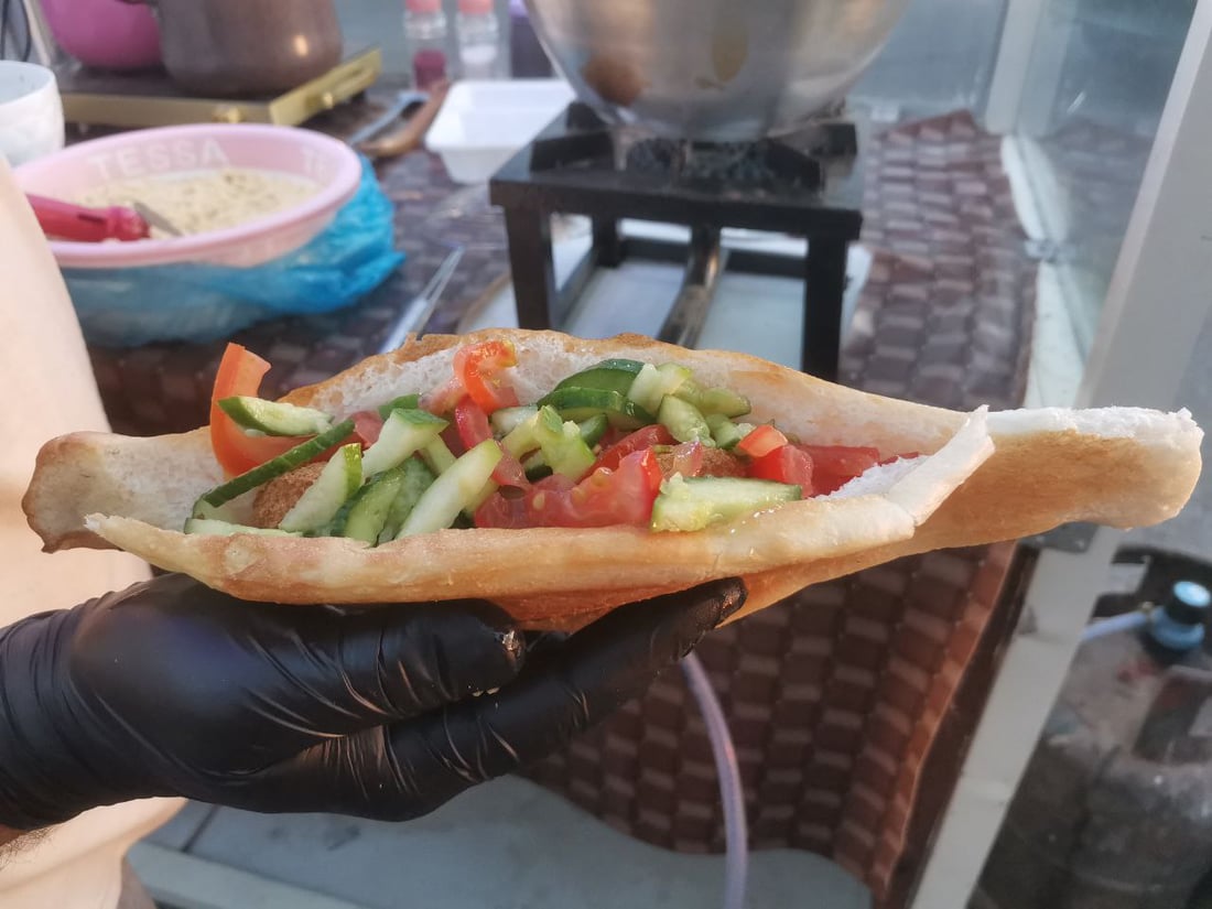 أطباق شعبية بنكهة “المطاعم الكبرى” في سوق الدبس.. برياني وسلطة بـ 1000 دينار