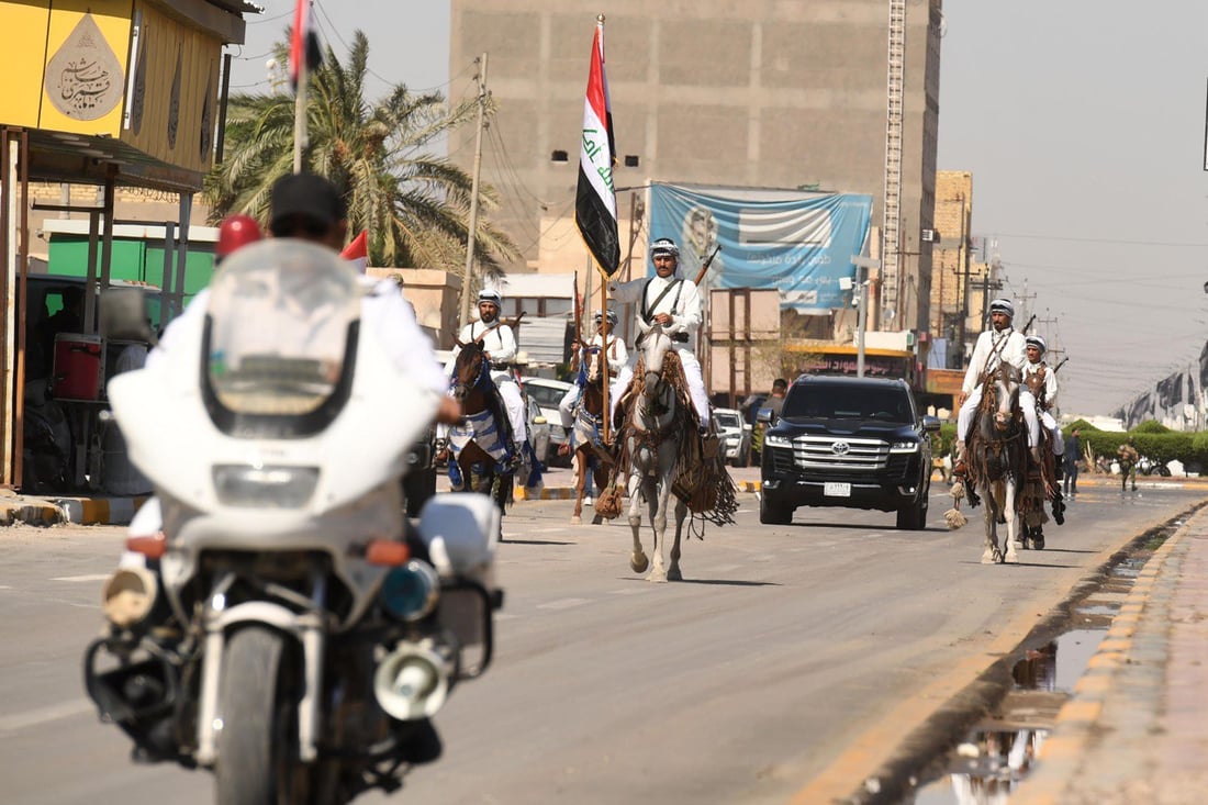 الرئيس رشيد يجري زيارة تفقدية إلى المثنى.. صور من مراسم الاستقبال