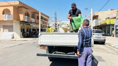 الحمدانية تنظف الأزقة والشوارع والجزرات الوسطية وتوزع أكياس نفايات (صور)