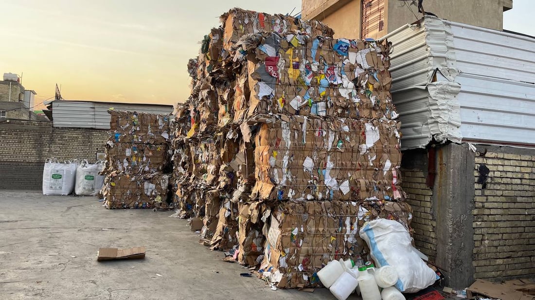 مدينة الصدر تصدّر أطنان الكارتون إلى كردستان.. صور من مكبس قطاع 1